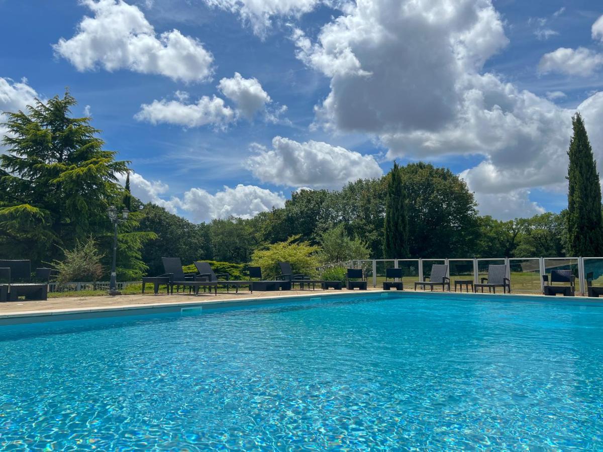 Best Western Le Bois De La Marche Liguge Bagian luar foto