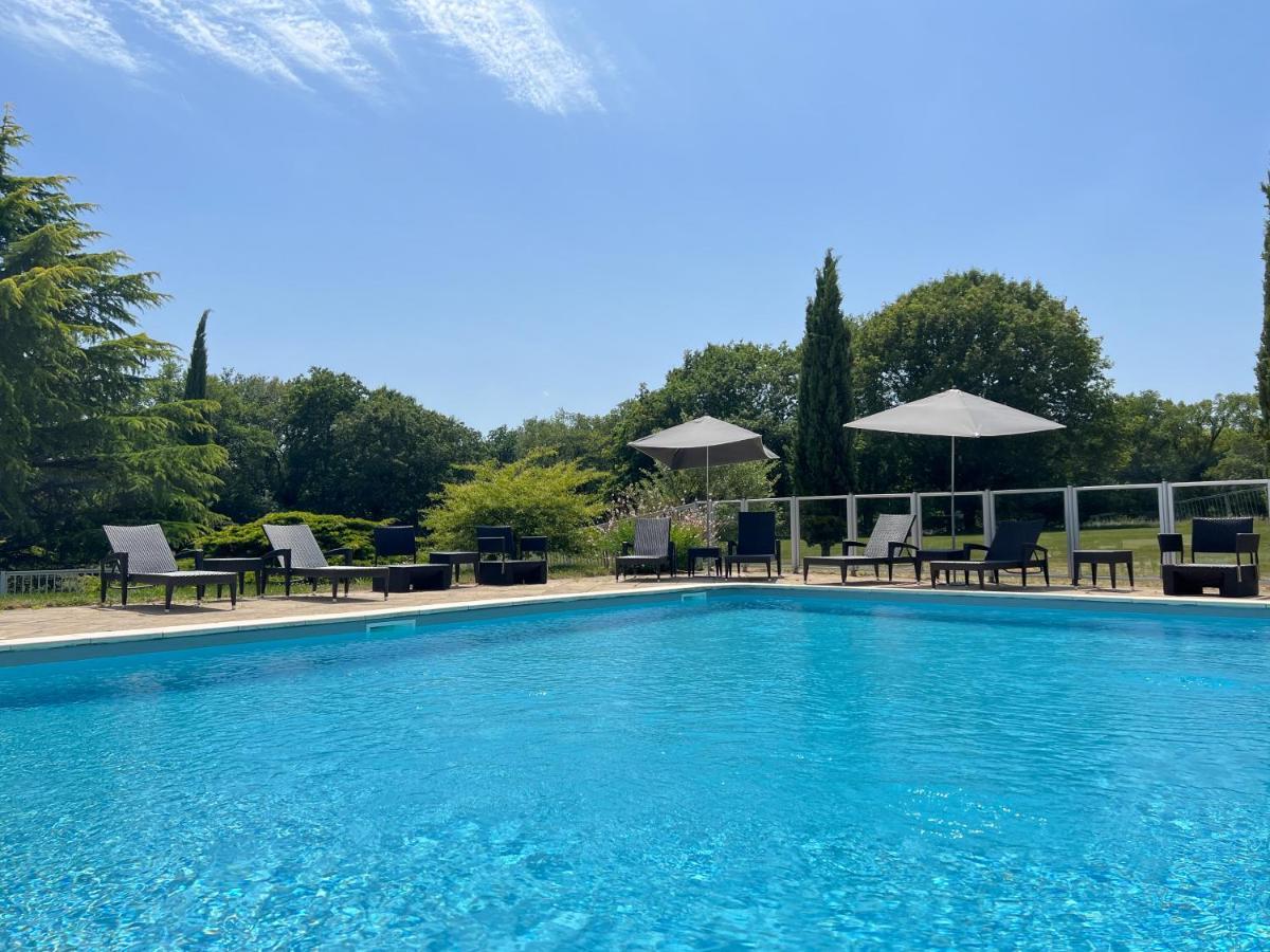 Best Western Le Bois De La Marche Liguge Bagian luar foto