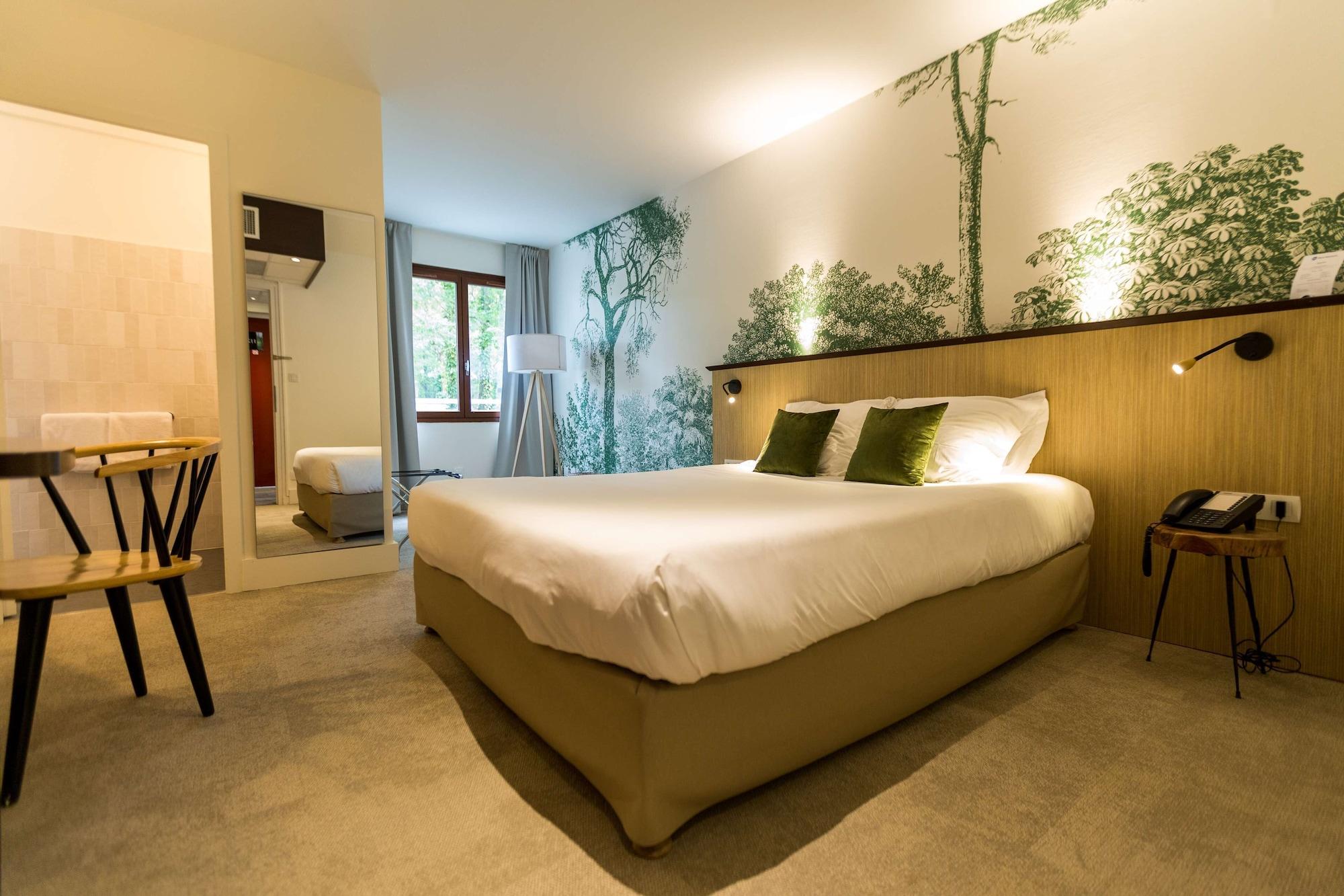 Best Western Le Bois De La Marche Liguge Bagian luar foto